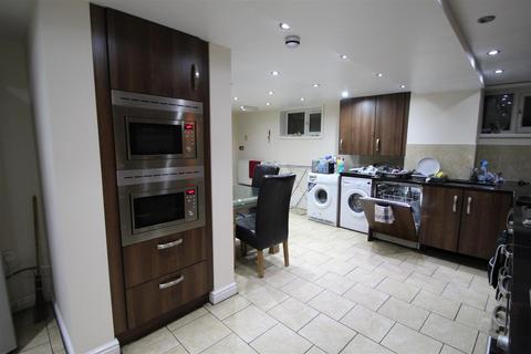 1 bedroom in a house share to rent - St Michaels Villas, Headingley, Leeds, LS6 3AF