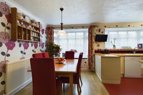 91 Brampton Close, Corringham, Stanford-le-hope, SS17 7NR