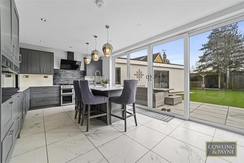 4 bedroom detached house for sale, Southend Road, Wickford