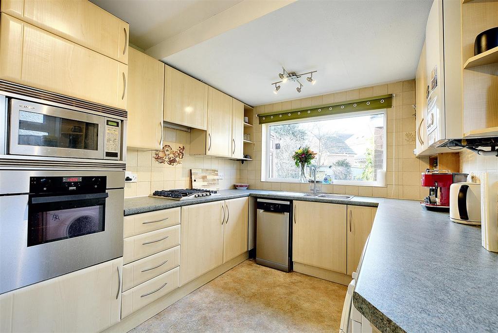 Kitchen 2.jpg