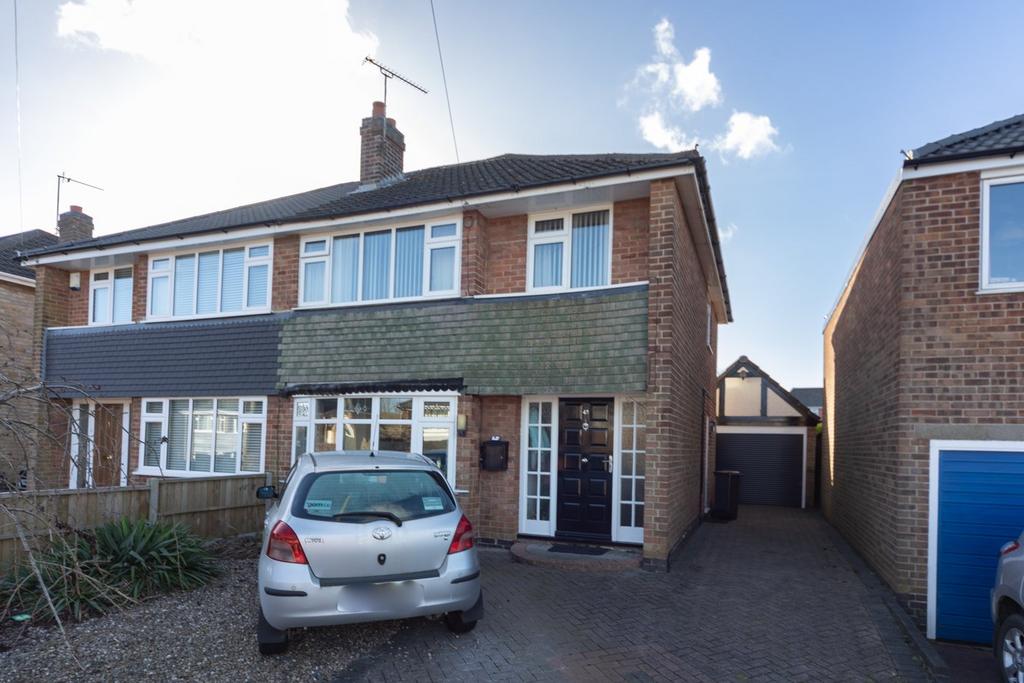 Rosslyn Road, Whitwick, Coalville, LE67 3 bed semidetached house for