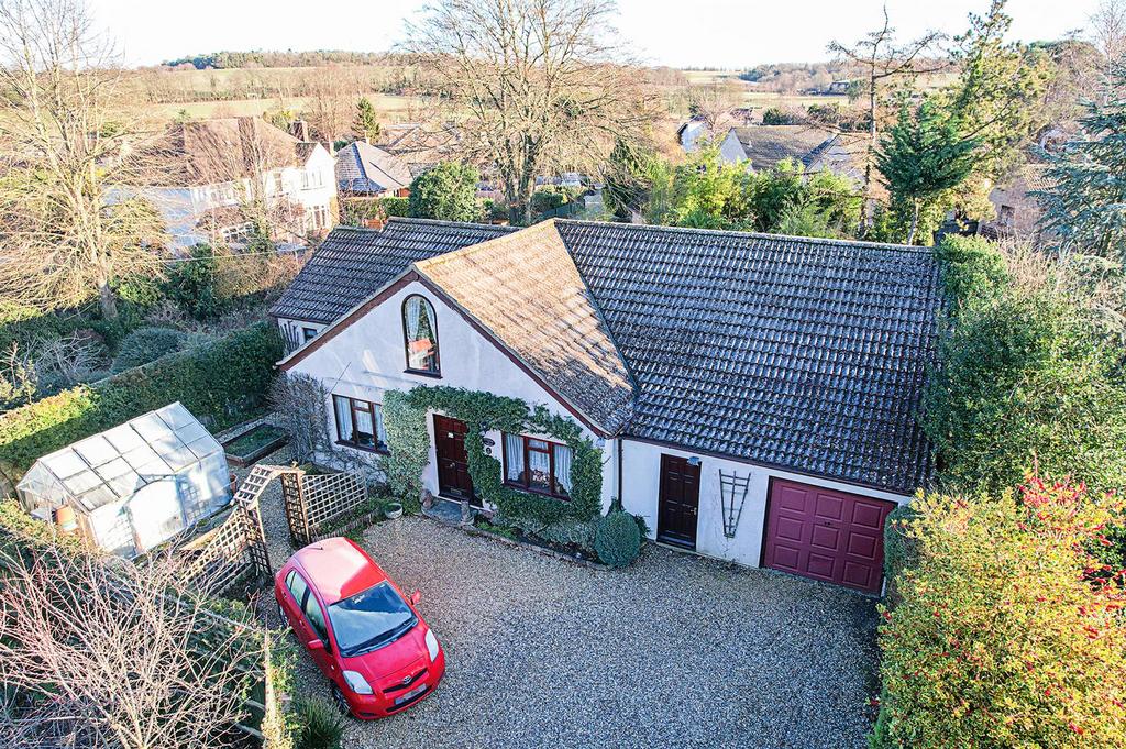 Duchess Drive, Newmarket CB8 4 bed detached house for sale £500,000