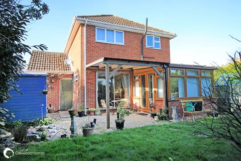 3 bedroom detached house for sale, Station Approach, Minster