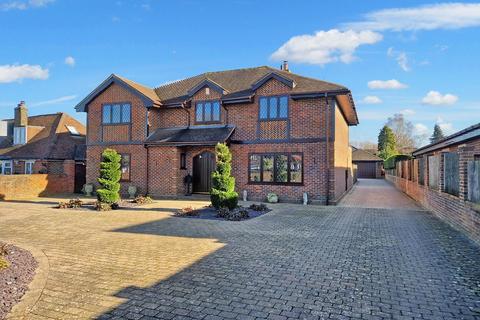 5 bedroom detached house for sale - Maidstone Road Bluebell Hill Chatham