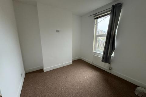 4 bedroom semi-detached house to rent, Crescent Road, Ramsgate, CT11