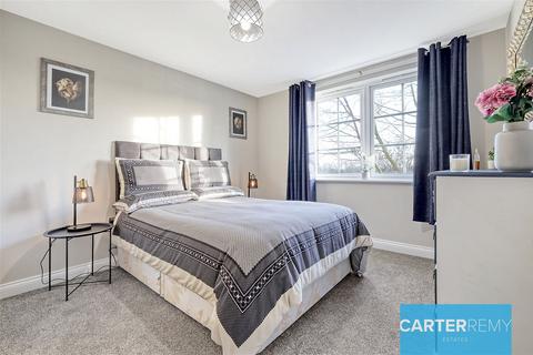 2 bedroom flat for sale - Gainsborough Close, Basildon, SS14