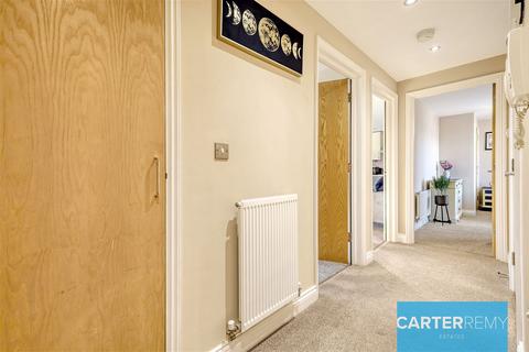 2 bedroom flat for sale - Gainsborough Close, Basildon, SS14