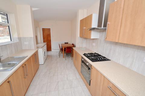 5 bedroom semi-detached house to rent, Albert Grove, Nottingham NG7