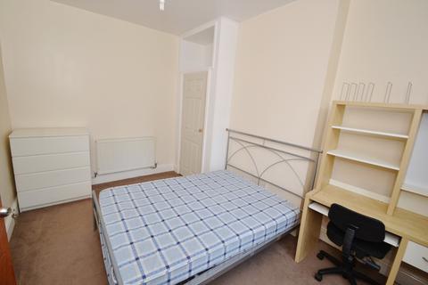 5 bedroom semi-detached house to rent, Albert Grove, Nottingham NG7