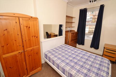 5 bedroom semi-detached house to rent, Albert Grove, Nottingham NG7