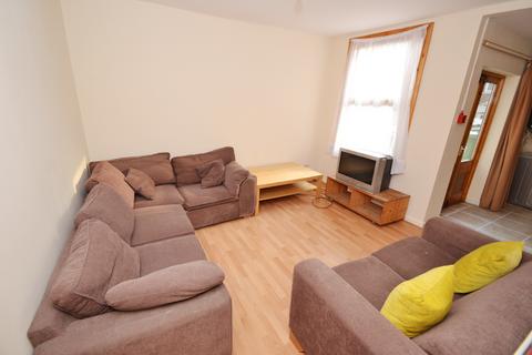 6 bedroom detached house to rent, Balfour Road, Nottingham NG7