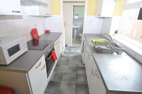 2 bedroom terraced house to rent, Bastion Street, Nottingham NG7