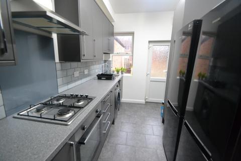 4 bedroom detached house to rent, Beeston Road, Nottingham NG7