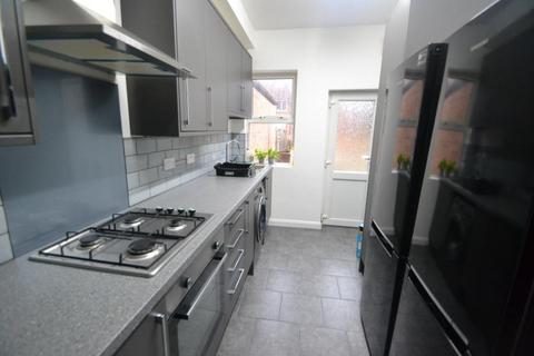 4 bedroom detached house to rent, Beeston Road, Nottingham NG7