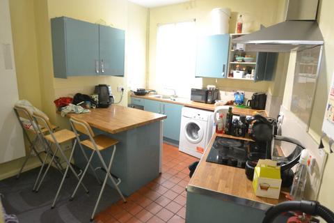 3 bedroom terraced house to rent, Birkin Avenue, Nottingham NG7