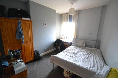 3 bedroom terraced house to rent, Birkin Avenue, Nottingham NG7