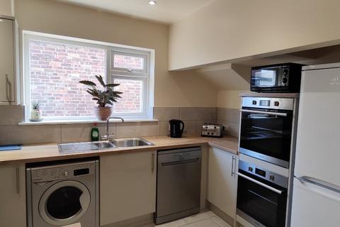 6 bedroom semi-detached house to rent, Brailsford Road, Nottingham NG7