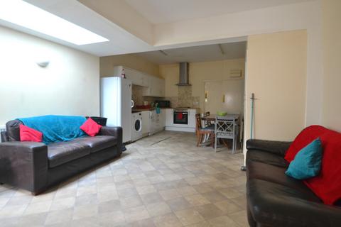 6 bedroom semi-detached house to rent, Castle Boulevard, Nottingham NG7