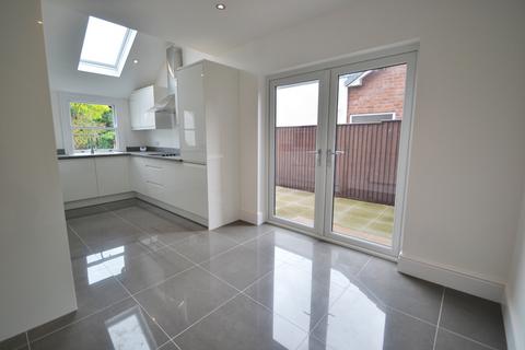 4 bedroom detached house to rent, Chantrey Road, West Bridgford NG2
