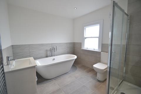 4 bedroom detached house to rent, Chantrey Road, West Bridgford NG2