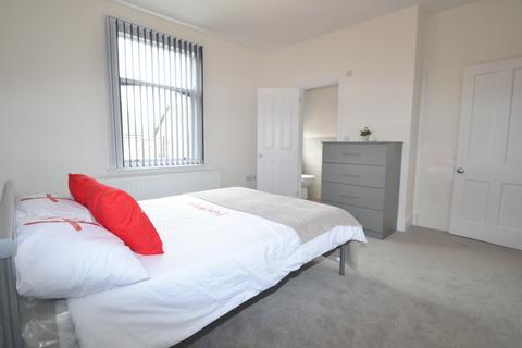 4 bedroom detached house to rent, Chantrey Road, West Bridgford NG2