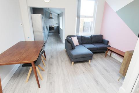 5 bedroom semi-detached house to rent, City Road, Nottingham NG7