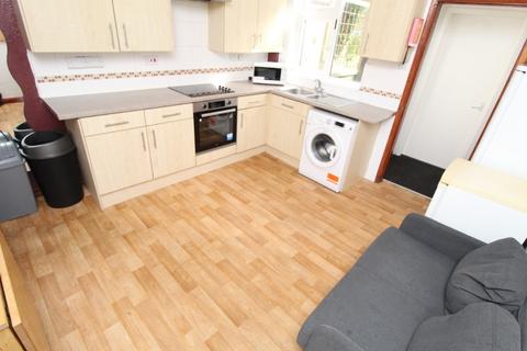 4 bedroom terraced house to rent, Claude Street , Nottingham NG7