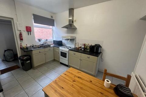 3 bedroom terraced house to rent, Claude Street , Nottingham NG7