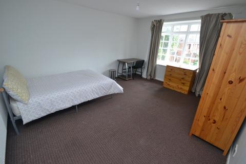 4 bedroom detached house to rent, Clinton Court, Nottingham NG1