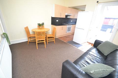 3 bedroom detached house to rent, Cloister Street, Nottingham NG7