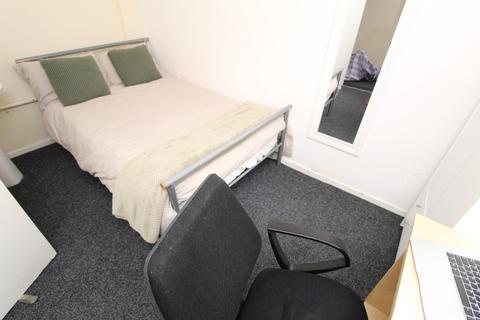 4 bedroom flat to rent, Dunkirk Road, Nottingham NG7
