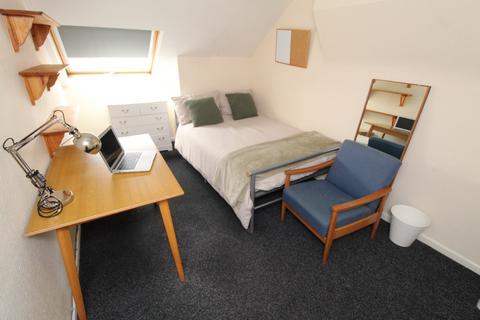 4 bedroom flat to rent, Dunkirk Road, Nottingham NG7