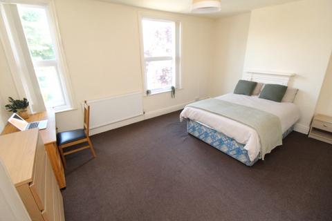 4 bedroom detached house to rent, Ella Road, West Bridgford NG2