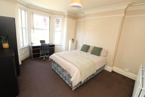 4 bedroom detached house to rent, Ella Road, West Bridgford NG2