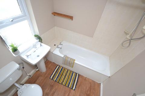 4 bedroom detached house to rent, Ella Road, West Bridgford NG2