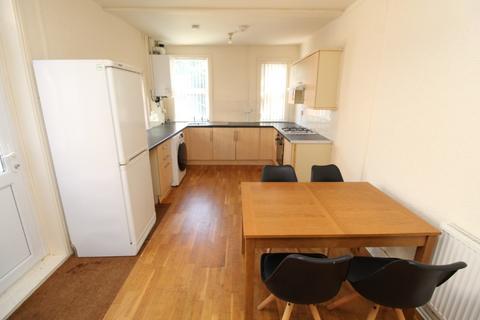 4 bedroom detached house to rent, Ella Road, West Bridgford NG2