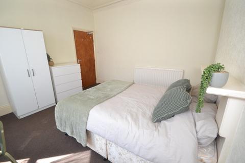 5 bedroom detached house to rent, Epperstone Road, West Bridgford NG2