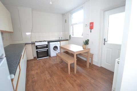 5 bedroom detached house to rent, Epperstone Road, West Bridgford NG2