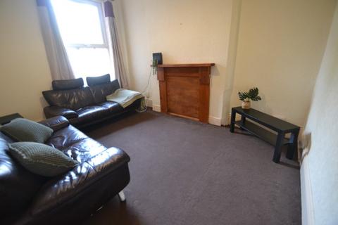 5 bedroom detached house to rent, Epperstone Road, West Bridgford NG2