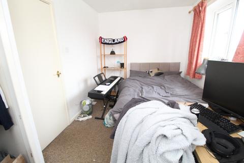 3 bedroom detached house to rent, Falcon Close, Nottingham NG7
