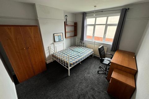 4 bedroom semi-detached house to rent, Greenfield Street, Nottingham NG7