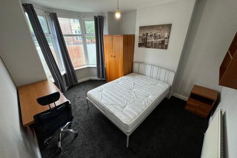 4 bedroom semi-detached house to rent, Greenfield Street, Nottingham NG7