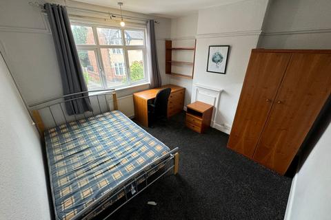 4 bedroom semi-detached house to rent, Greenfield Street, Nottingham NG7