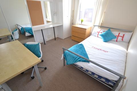 4 bedroom terraced house to rent, Harley Street, Nottingham NG7