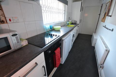 4 bedroom semi-detached house to rent, Hart Street, Nottingham NG7