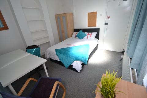 4 bedroom semi-detached house to rent, Hart Street, Nottingham NG7