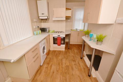 4 bedroom semi-detached house to rent, Hawksworth Road, West Bridgford NG2