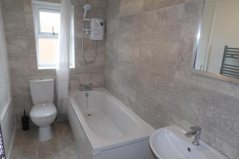 2 bedroom semi-detached house to rent, Hazelmere Grove, Nottingham NG7