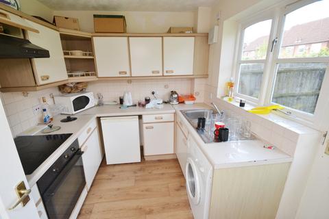 3 bedroom terraced house to rent, Heron Drive, Nottingham NG7