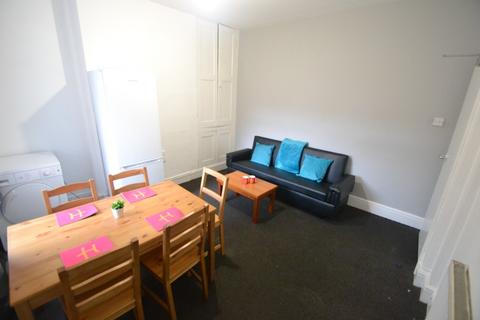 4 bedroom terraced house to rent, Highfield Road, Nottingham NG7